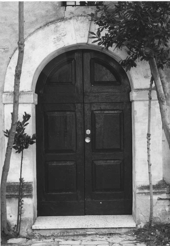 portale - ad arco - bottega marchigiana (sec. XVIII)