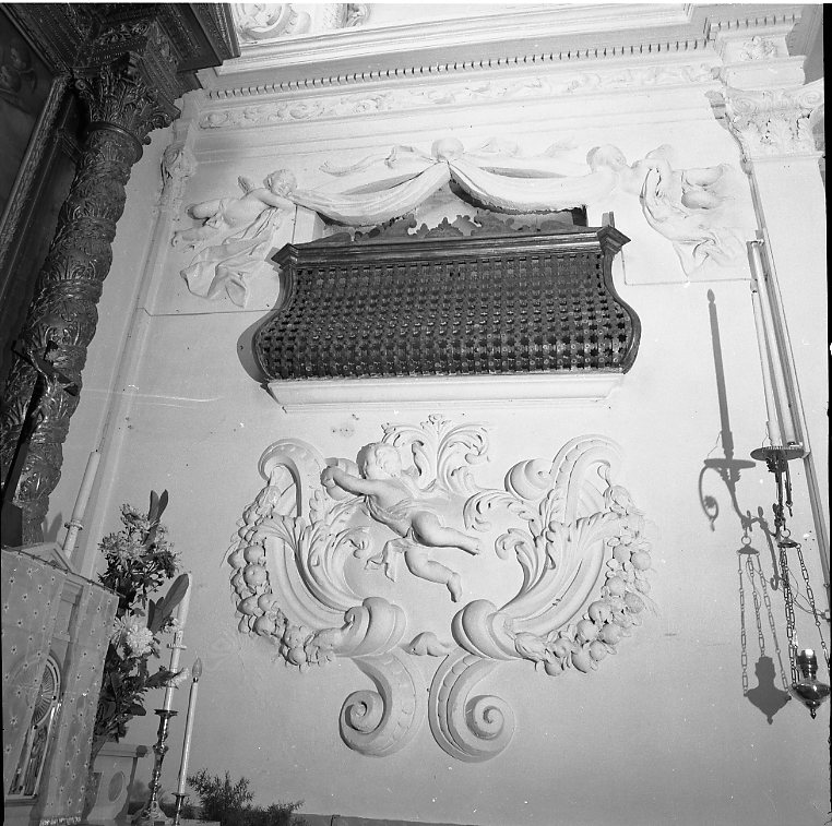 gloria di angeli e colomba dello Spirito Santo (decorazione plastica, insieme) - bottega marchigiana (prima metà sec. XVIII)