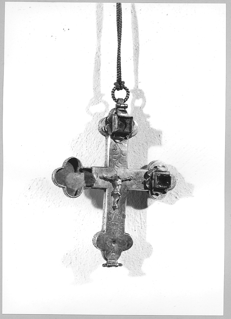 Cristo crocifisso/ simboli degli Evangelisti (reliquiario - a croce) - bottega tedesca (metà sec. XV)