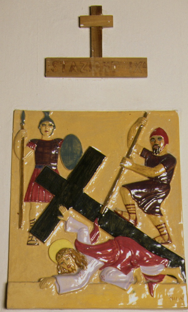 stazione X: Gesù spogliato e abbeverato di fiele (Via Crucis, elemento d'insieme) di Melis Federico (sec. XX)