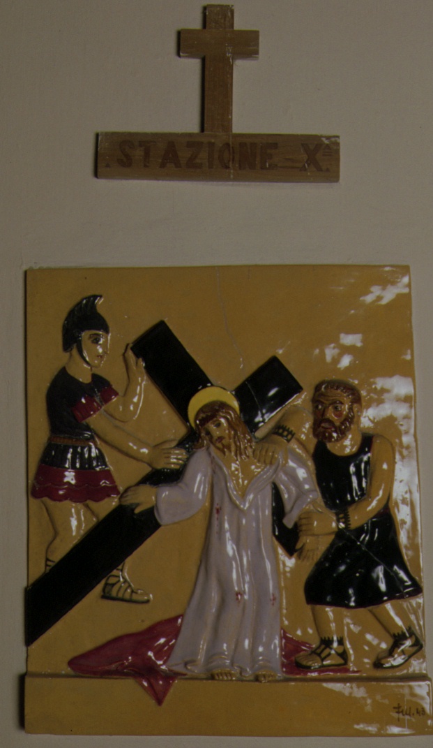 stazione XI: Gesù inchiodato alla croce (Via Crucis, elemento d'insieme) di Melis Federico (sec. XX)
