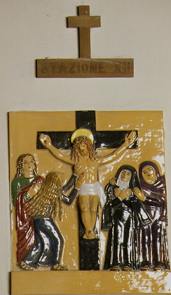 stazione XIII: Gesù deposto dalla croce (Via Crucis, elemento d'insieme) di Melis Federico (sec. XX)
