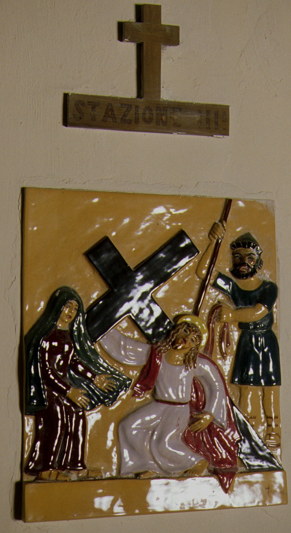 stazione II: Gesù caricato della croce (Via Crucis, elemento d'insieme) di Melis Federico (sec. XX)