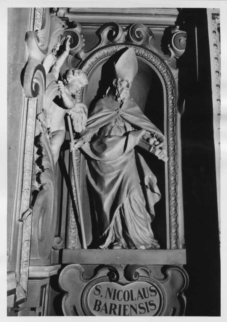 San Nicola di Bari (scultura) di Amantini Tommaso (sec. XVII)