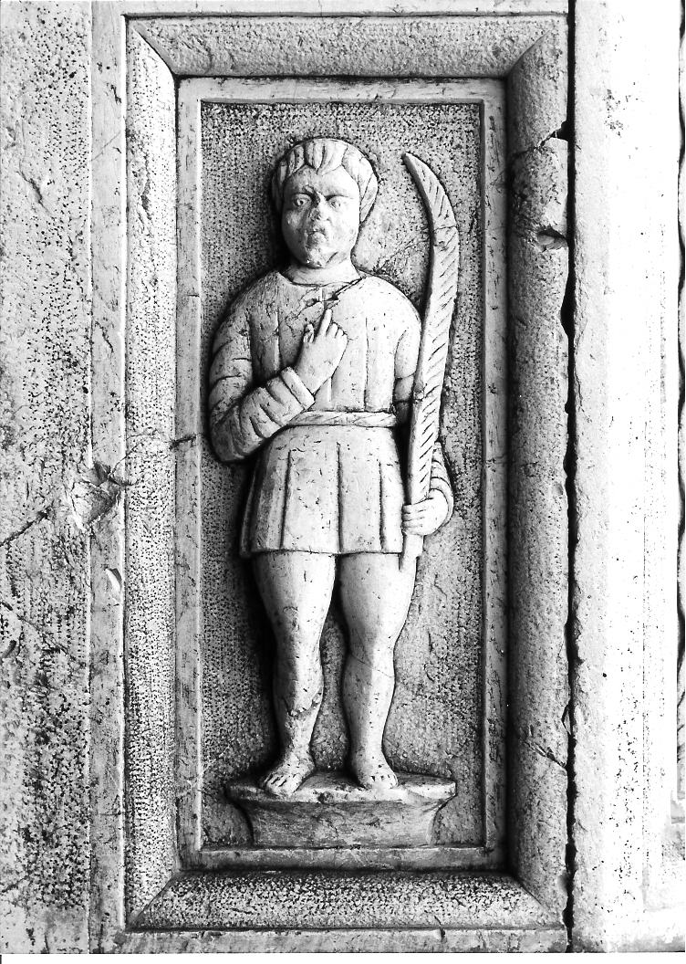 Santo martire (rilievo, elemento d'insieme) di Giovan Battista da Bissone (e aiuti) (sec. XVI)