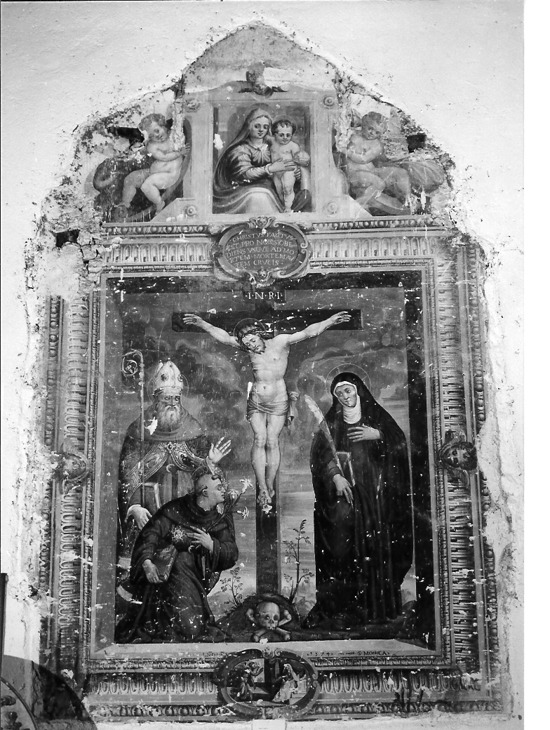Cristo Crocifisso con Sant'Agostino, Santa Monica e San Nicola da Tolentino (dipinto) di Angelucci Camillo di Gaspare (sec. XVI)