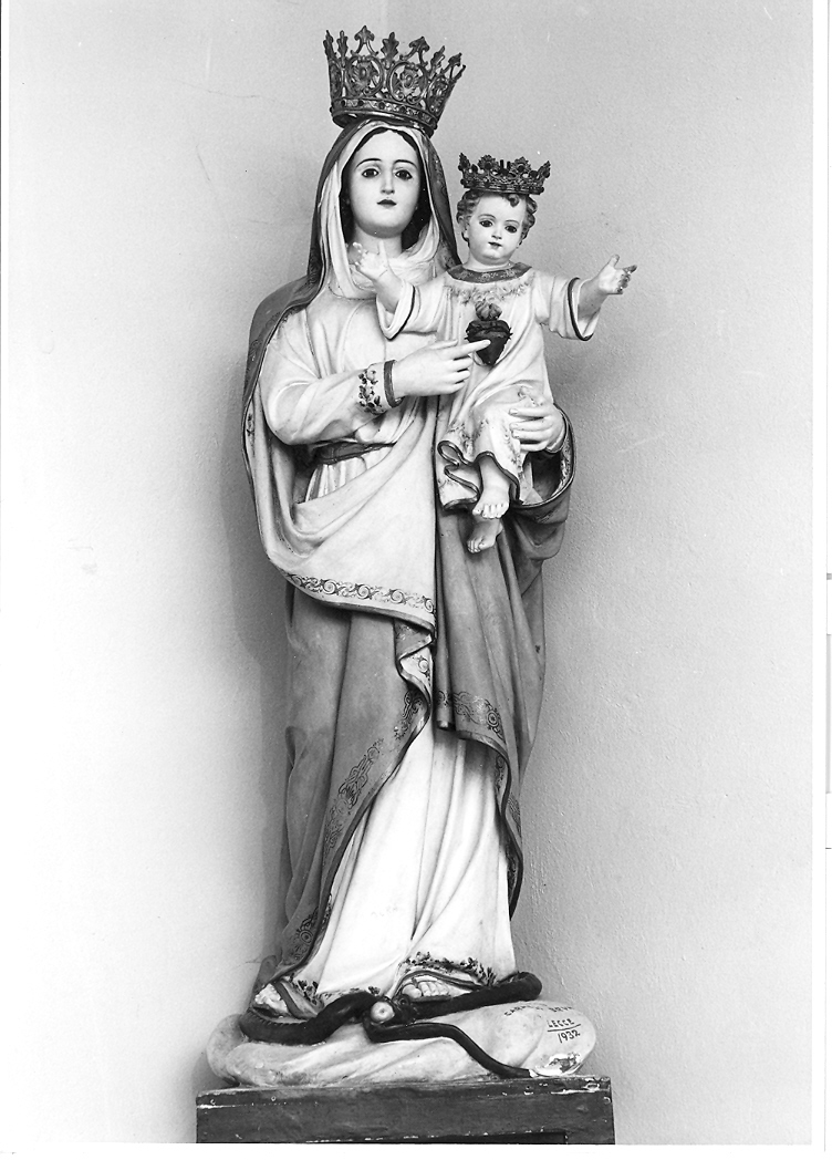Madonna con Bambino (statua) di Bruno Carmelo (sec. XX)