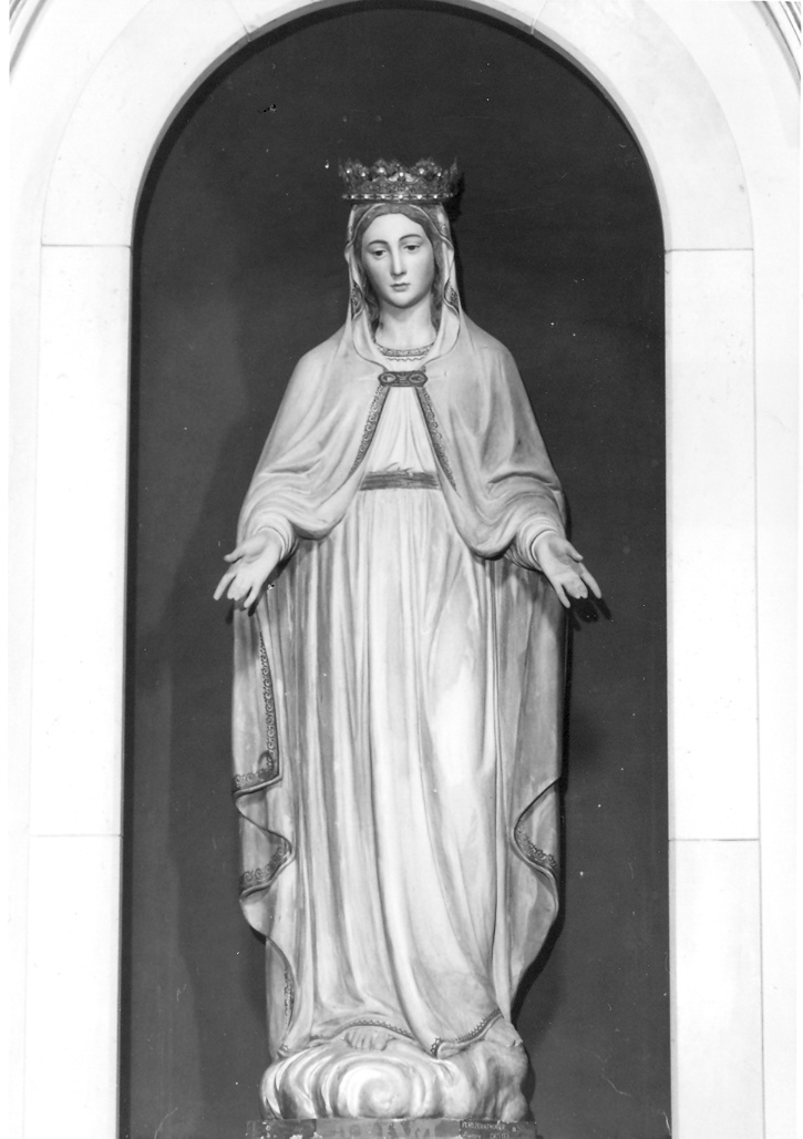 Madonna della Misericordia (statua) di Perathoner Ferdinand (prima metà sec. XX)