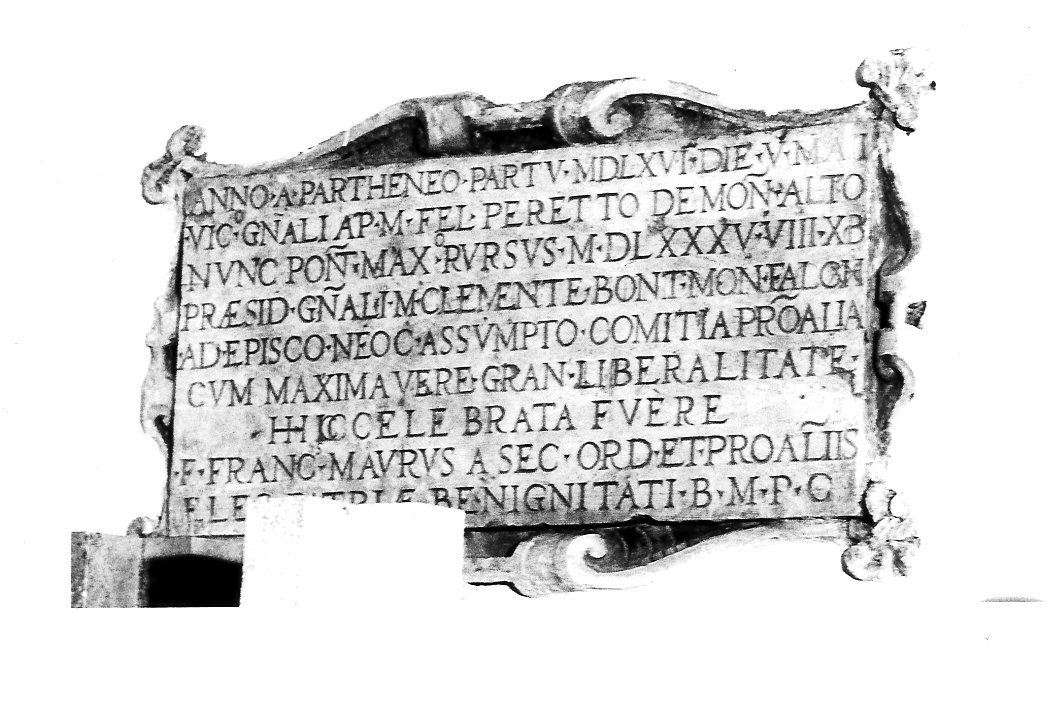 lapide commemorativa - bottega marchigiana (secc. XVI/ XVII)