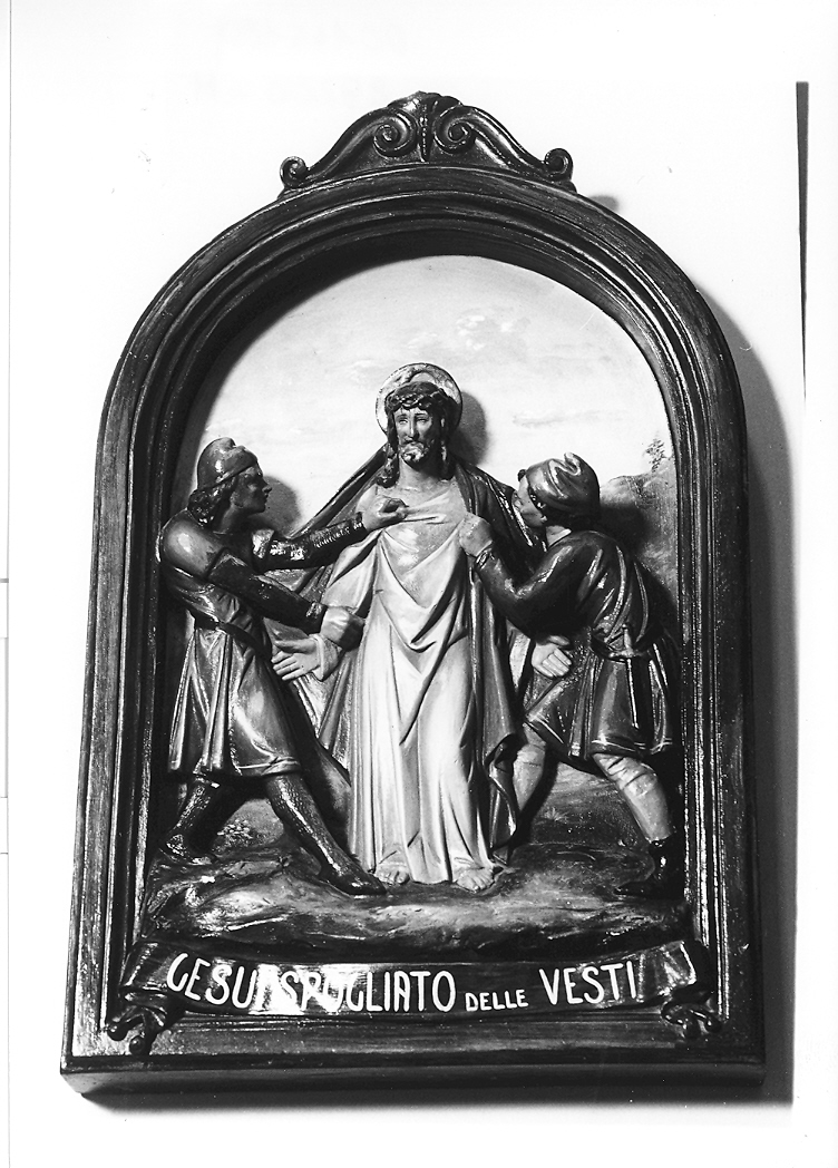 stazione X: Gesù spogliato e abbeverato di fiele (Via Crucis, elemento d'insieme) - ambito marchigiano (prima metà sec. XX)