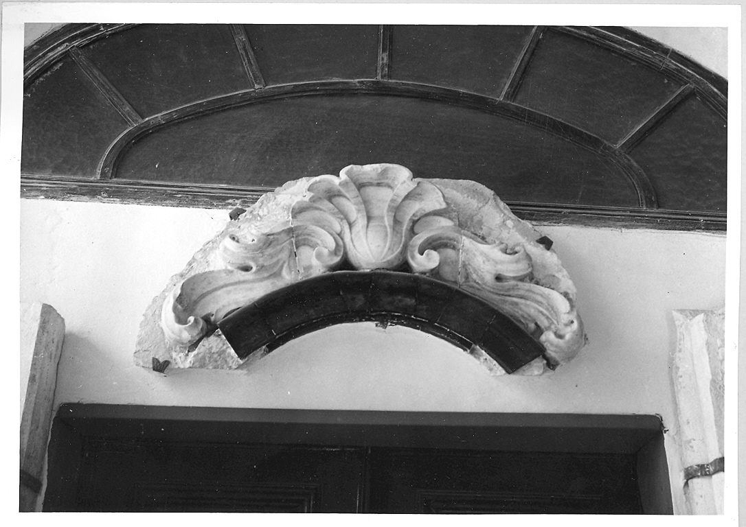 motivi decorativi a girali vegetali (rilievo, frammento) - bottega marchigiana (sec. XVII)
