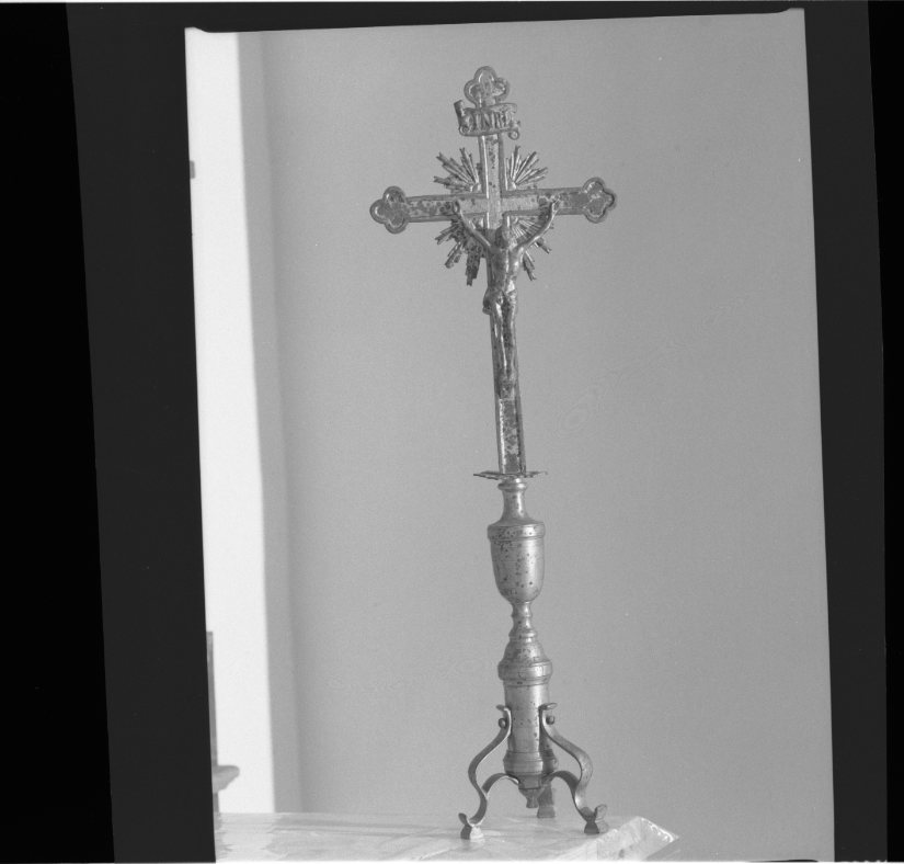 croce d'altare, serie - ambito romano (primo quarto sec. XX)