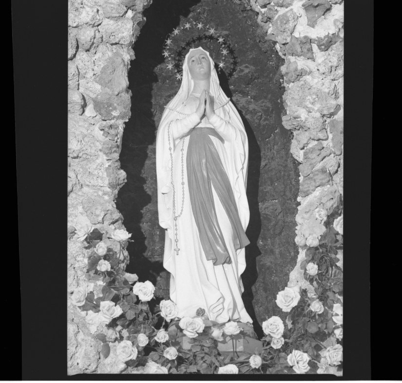 Madonna appare a Bernadette (gruppo scultoreo) - ambito romano (prima metà sec. XX)