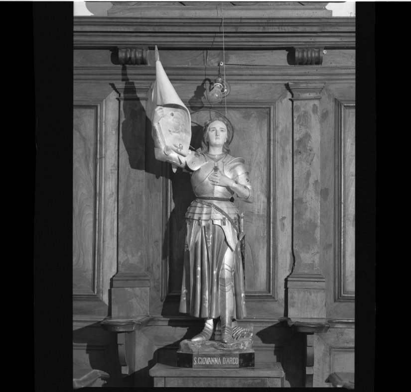 Santa Giovanna d'Arco (statua) di Zanazio Rosa (prima metà sec. XX)