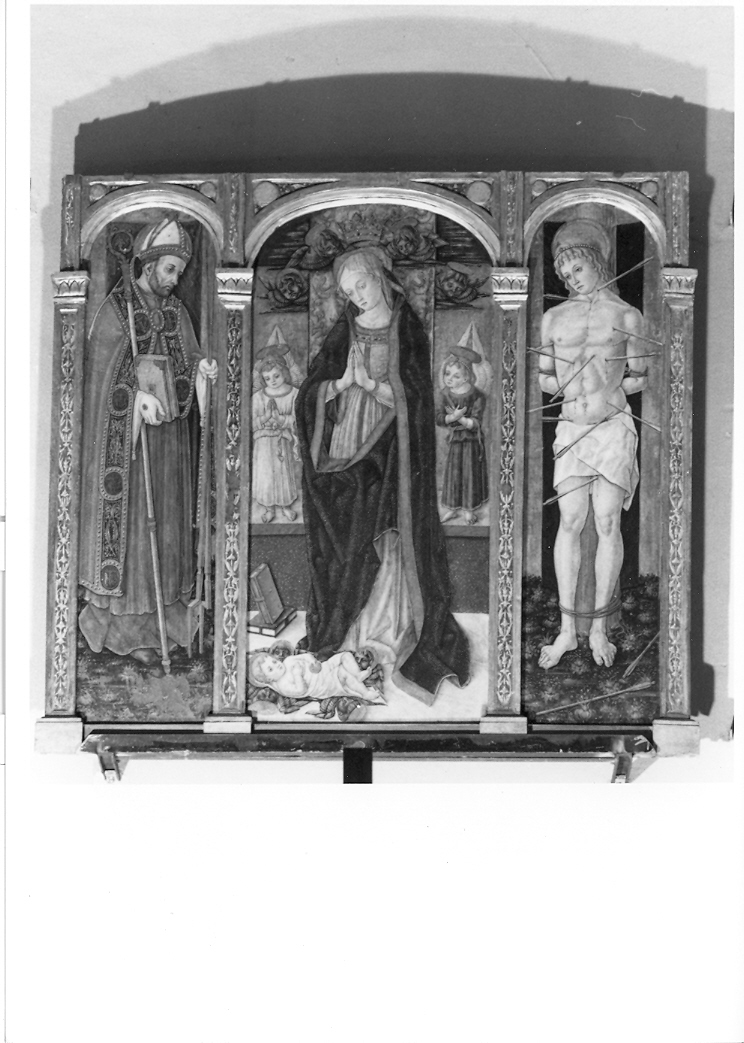 Madonna con Bambino con San Basso e San Sebastiano (trittico) di Crivelli Vittore (ultimo quarto sec. XV)