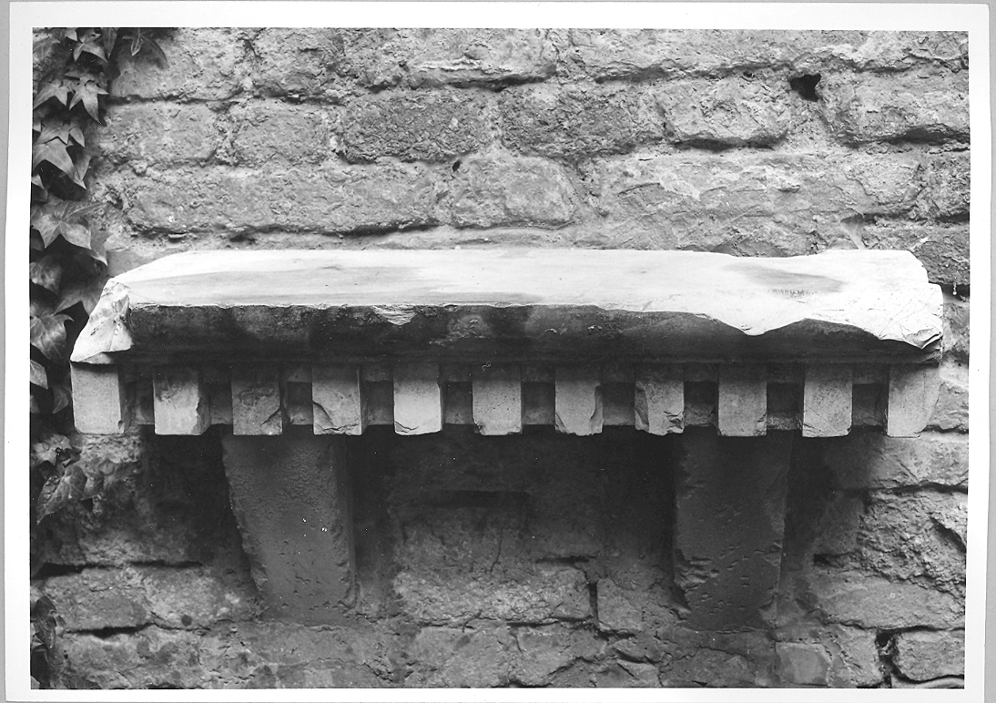 sostegno, frammento - bottega marchigiana (sec. XVI)