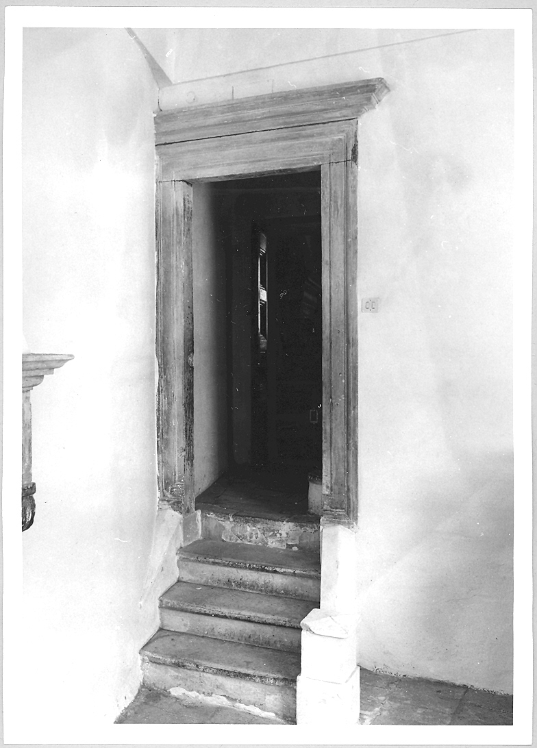 portale architravato - bottega marchigiana (sec. XV)