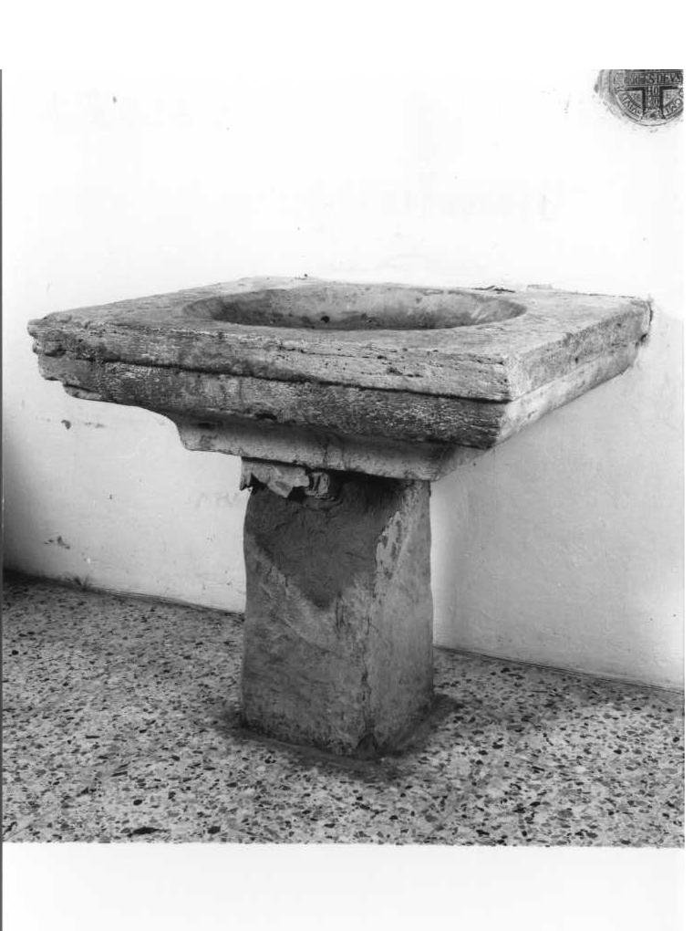 acquasantiera - bottega marchigiana (sec. XVI)