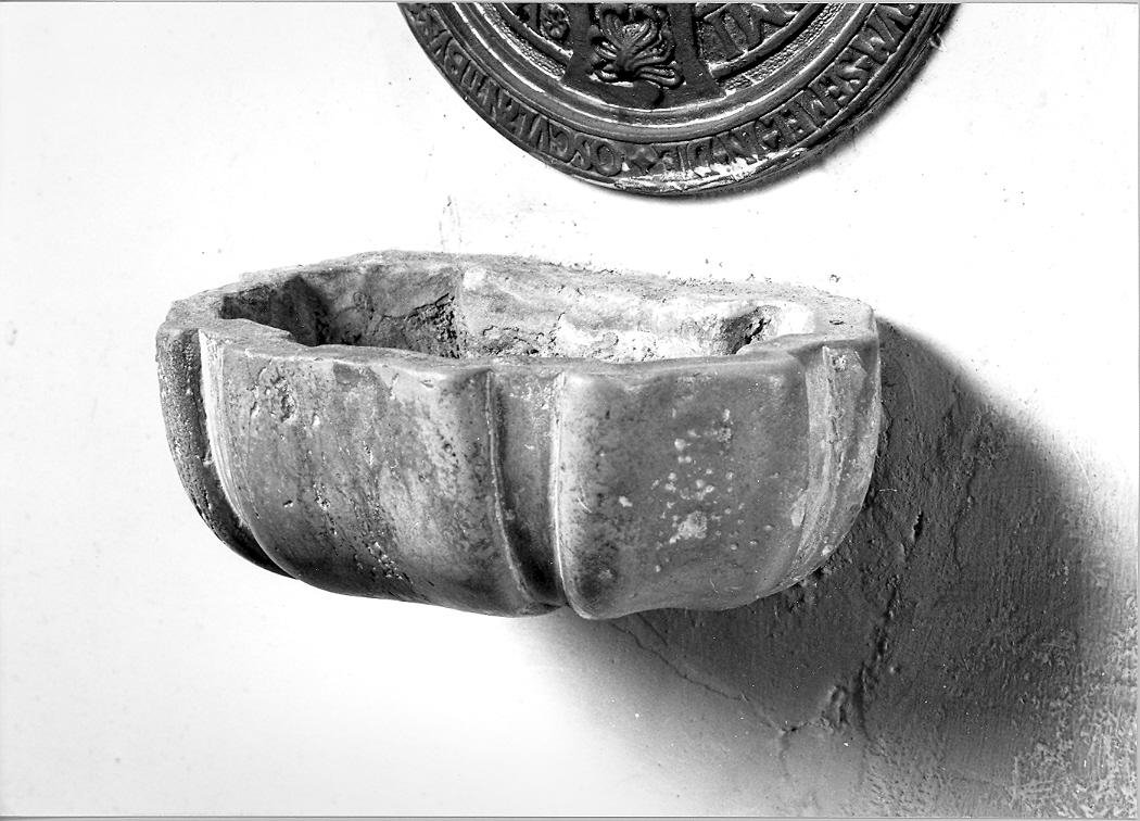acquasantiera da parete - bottega marchigiana (sec. XIX)