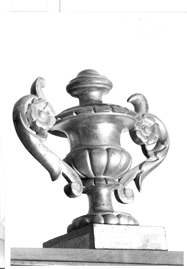 vaso d'altare con composizione floreale, serie - bottega marchigiana (sec. XIX)