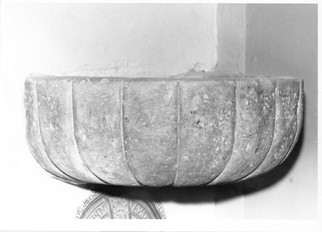 acquasantiera da parete, serie - bottega marchigiana (sec. XIX)
