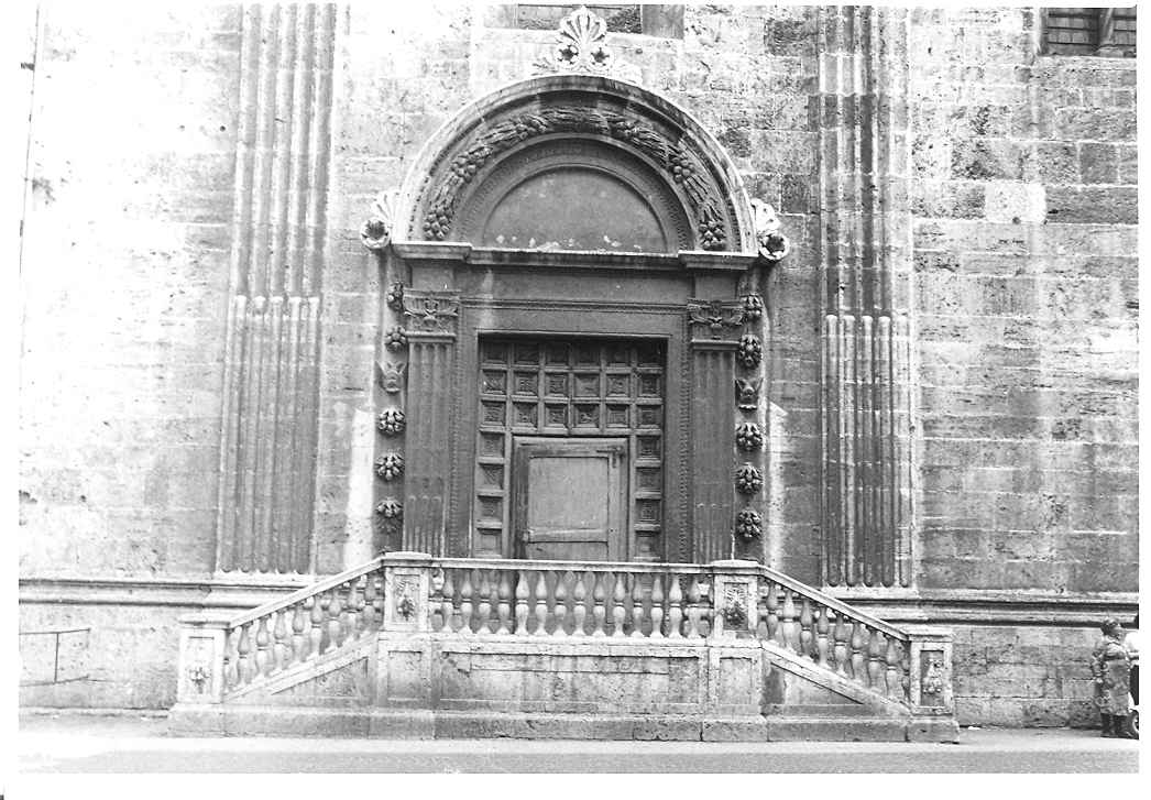 portale architravato - bottega marchigiana (ultimo quarto sec. XV)