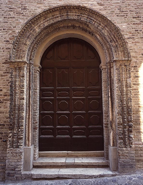 portale - bottega marchigiana (prima metà sec. XIV)