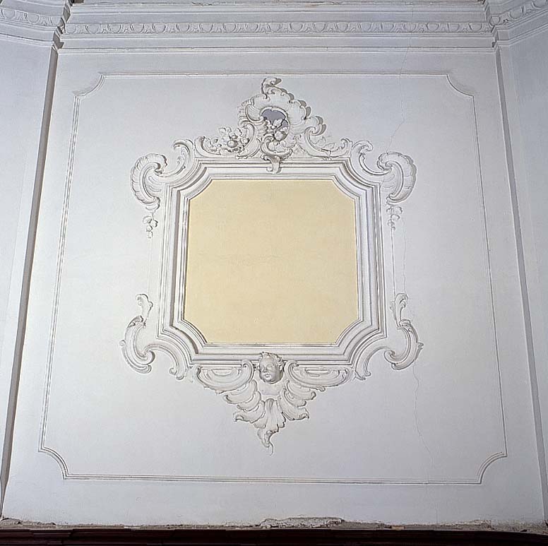 cherubini e motivi decorativi fitomorfi (decorazione plastico-pittorica, serie) di Rusconi Camillo (scuola) (sec. XVIII)