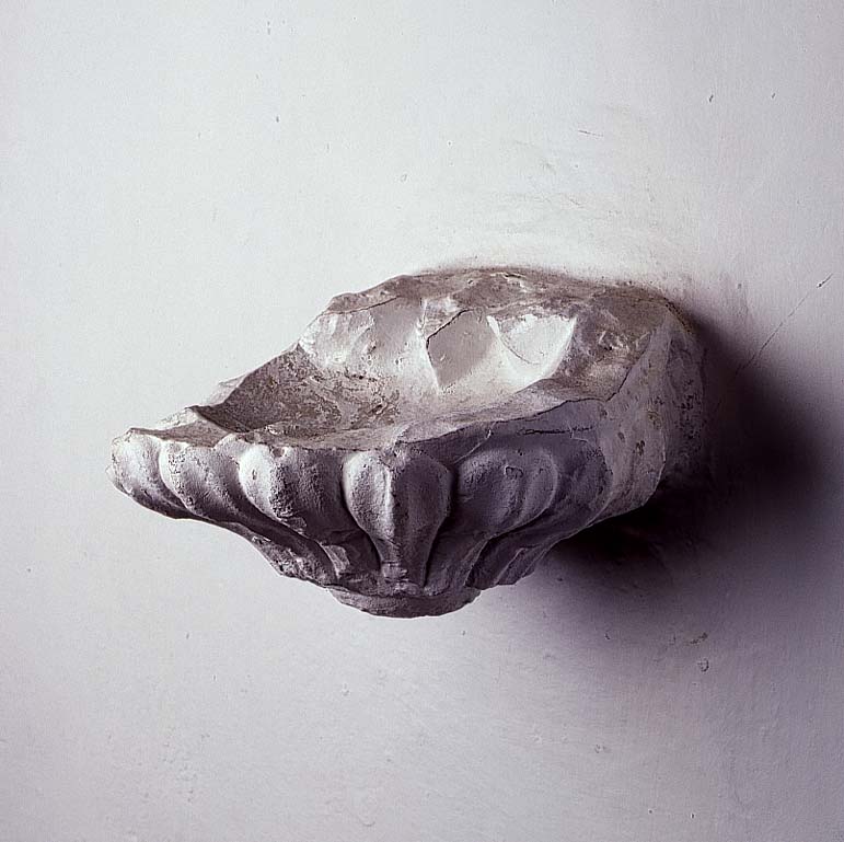 acquasantiera da parete - bottega marchigiana (metà sec. XVIII)