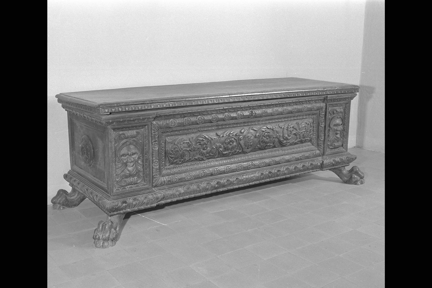 cassone - bottega umbra (fine/inizio secc. XVI/ XVII)