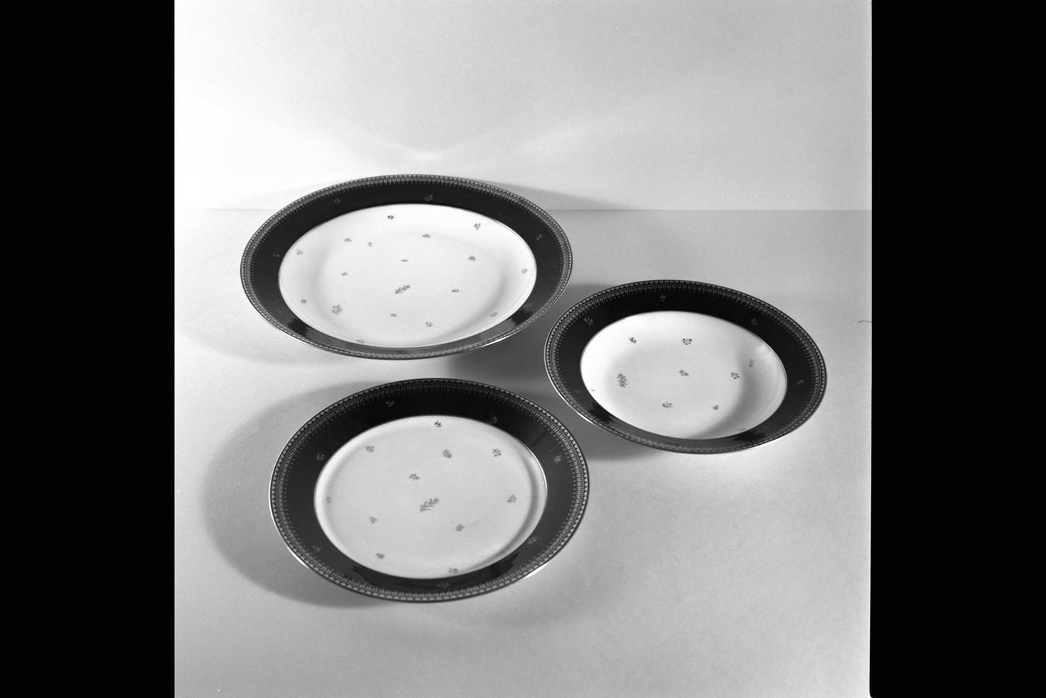 piatto, serie - manifattura di Sèvres (sec. XX)