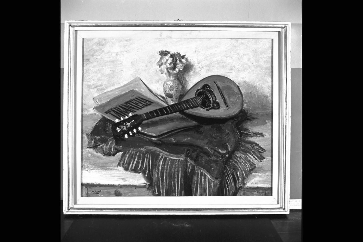 Tarantella, natura morta con chitarra (dipinto) di Salietti Alberto (sec. XX)