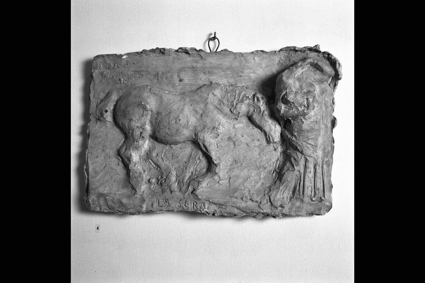 La sera, figura femminile con cavallo (rilievo) di De Angelis Giuseppe (sec. XX)