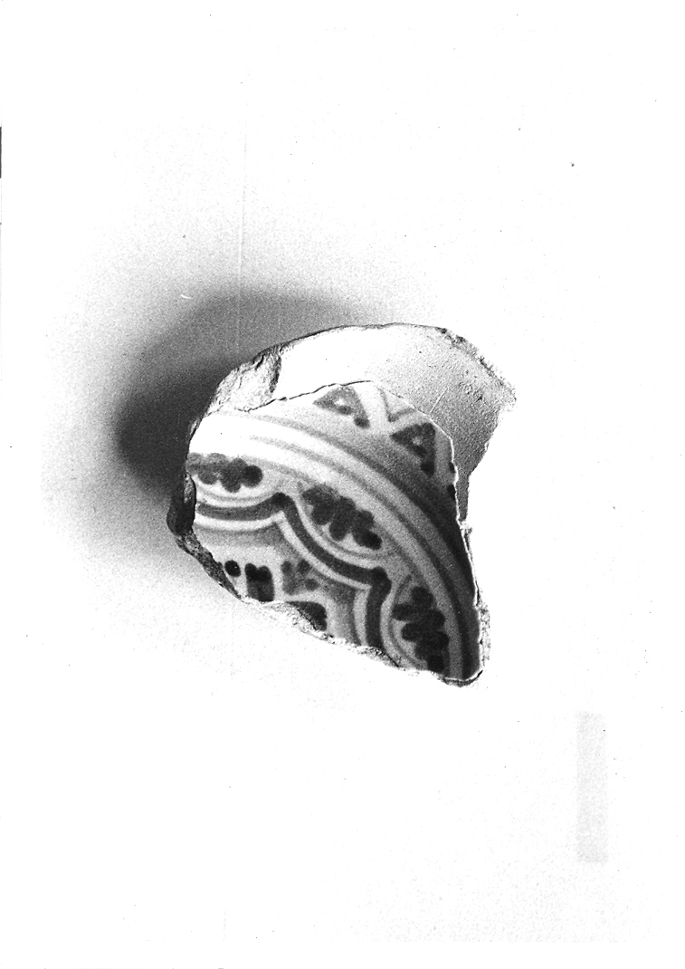 ciotola, frammento - bottega derutese (prima metà sec. XVI)