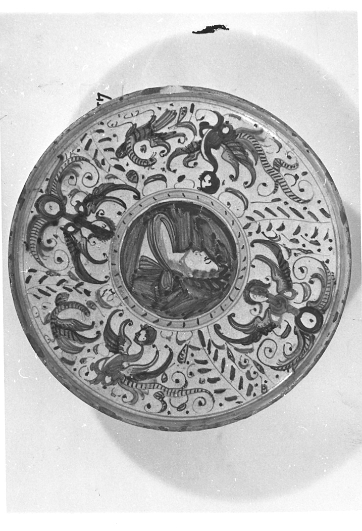 piatto - bottega derutese (fine/inizio secc. XVI/ XVII)