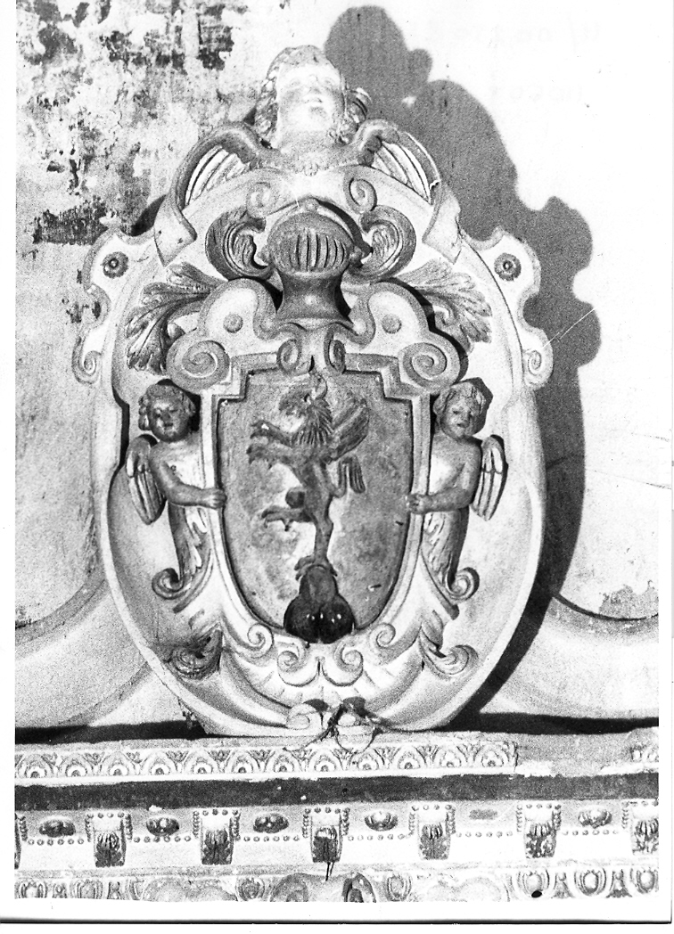 stemma gentilizio della famiglia Qualeatti (decorazione plastica) di Malpiedi Domenico (attribuito) (sec. XVII)