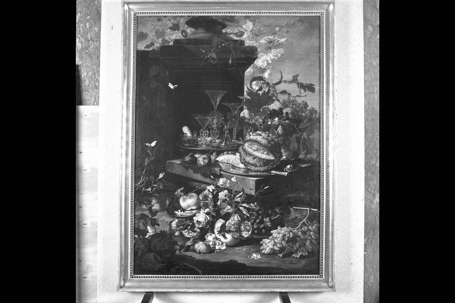 natura morta con frutta, fiori e cristalli (dipinto) di Berentz Christian (sec. XVII)