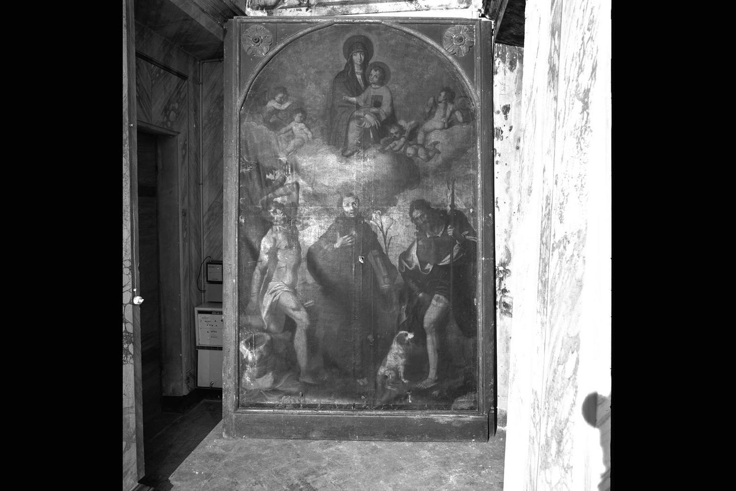 Madonna con Bambino tra San Rocco, San Sebastiano e San Nicola da Tolentino (dipinto) di Sarti Antonino (sec. XVII)