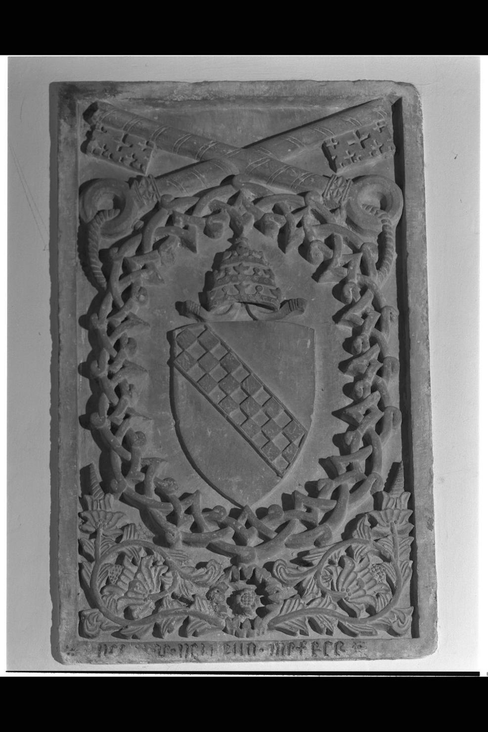 stemma di Bonifacio IX Tomacelli (rilievo, elemento d'insieme) - ambito marchigiano (ultimo quarto sec. XIV)