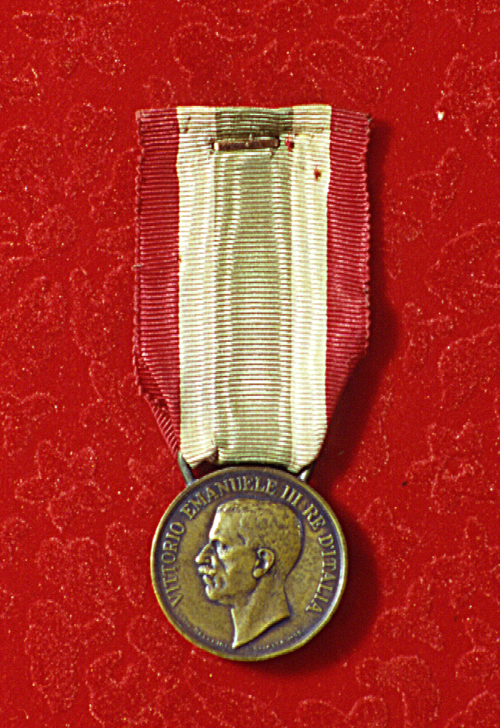 ritratto di Vittorio Emanuele III (medaglia) - produzione romana (sec. XX)