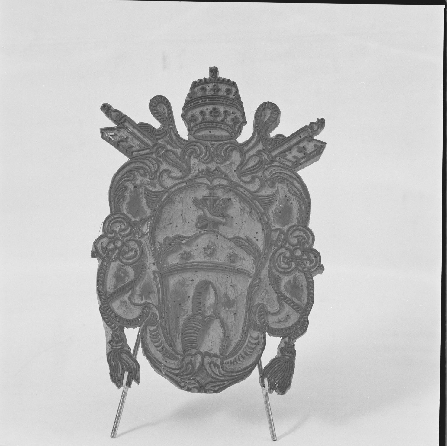 stemma di papa Clemente XIV (matrice) - bottega Italia centrale (sec. XVIII)