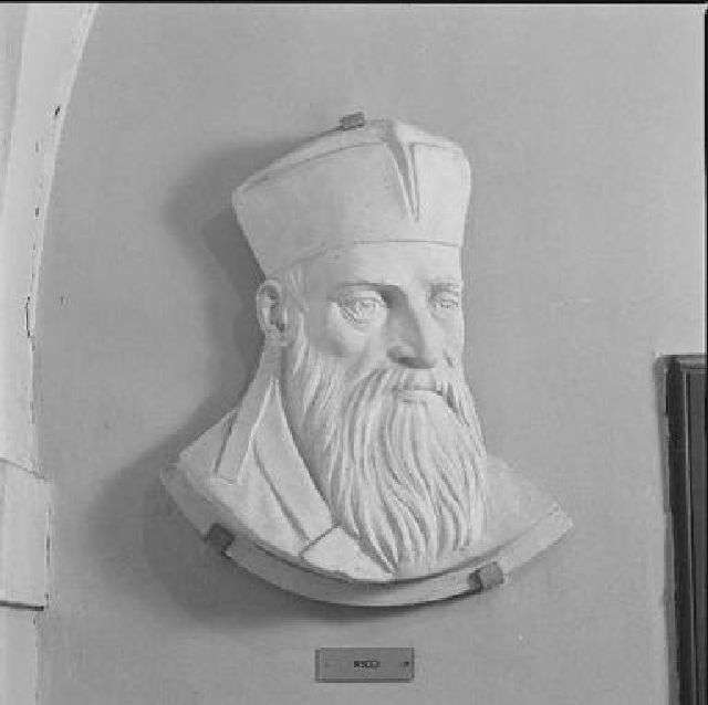 ritratto di Matteo Ricci (rilievo) di Tassara Giovanni Battista (secc. XIX/ XX)