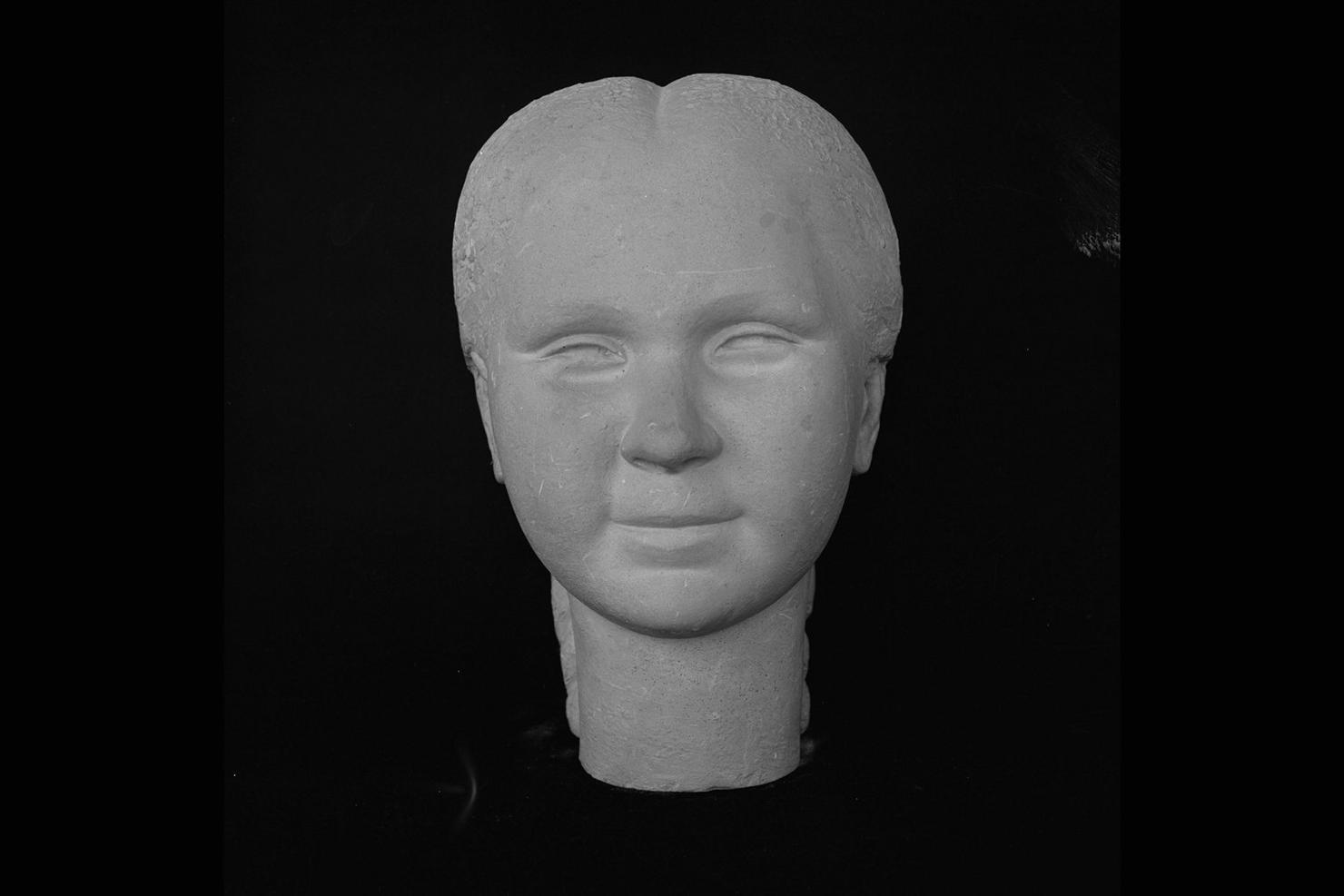 testa femminile (scultura) di Gera Uno (sec. XX)