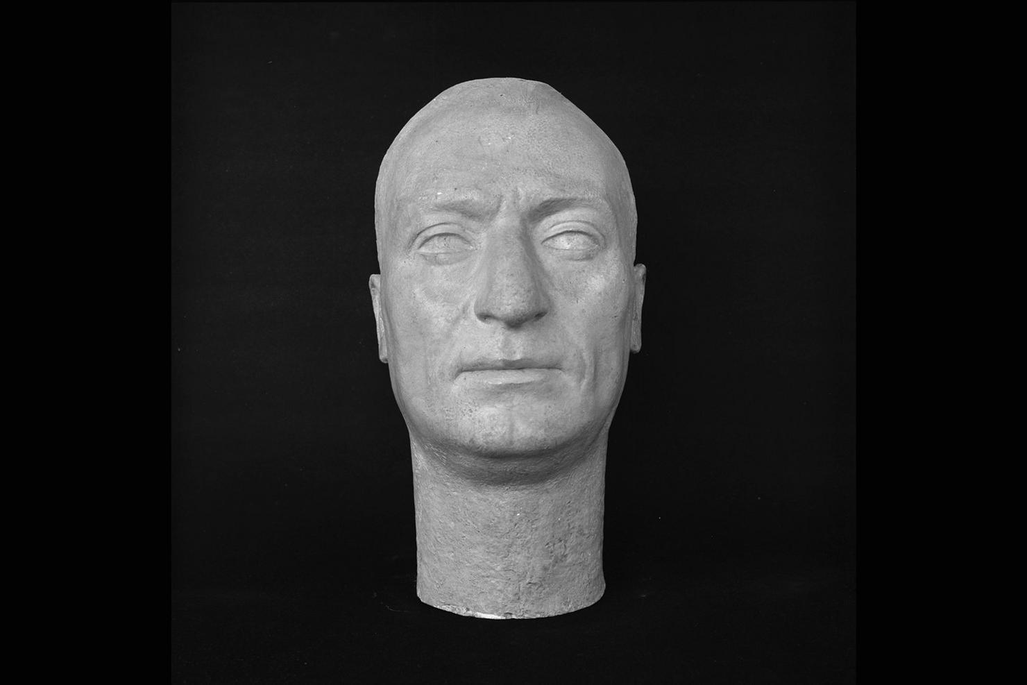 Ritratto del Presidente del Consiglio Direttivo dell'INA Casa, testa maschile (scultura) di Gera Uno (sec. XX)