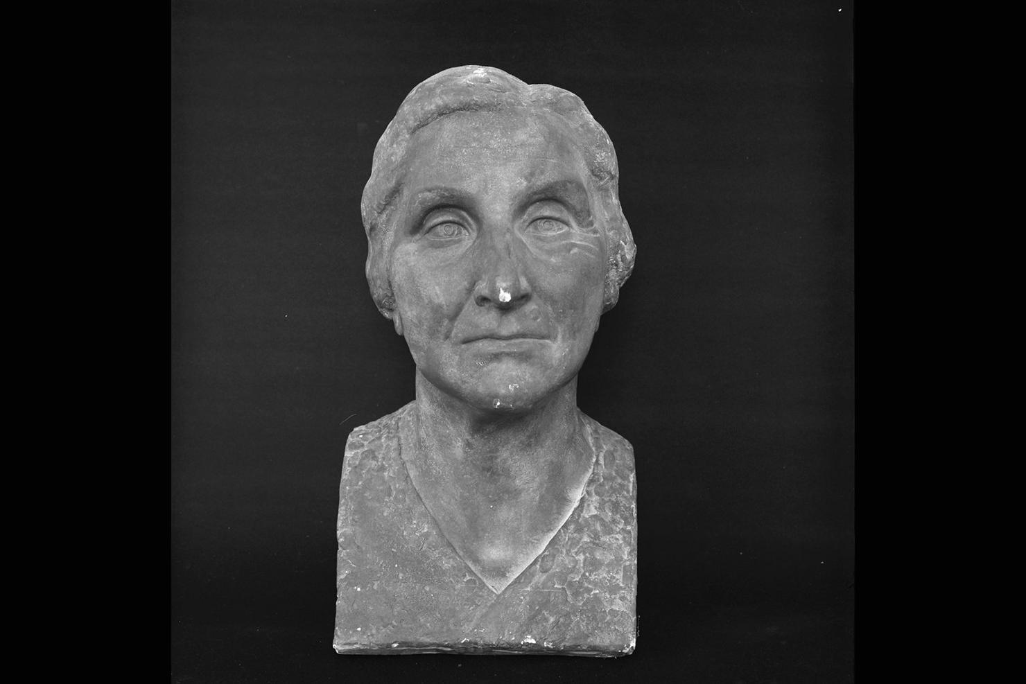 busto femminile (scultura) di Gera Uno (sec. XX)