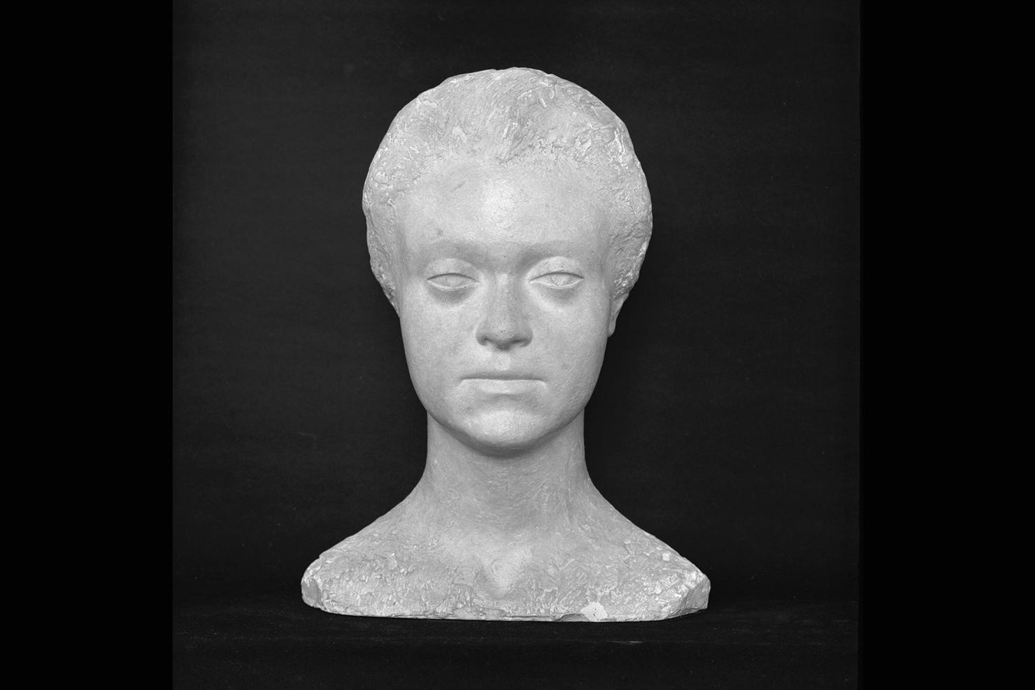 busto femminile (scultura) di Gera Uno (sec. XX)