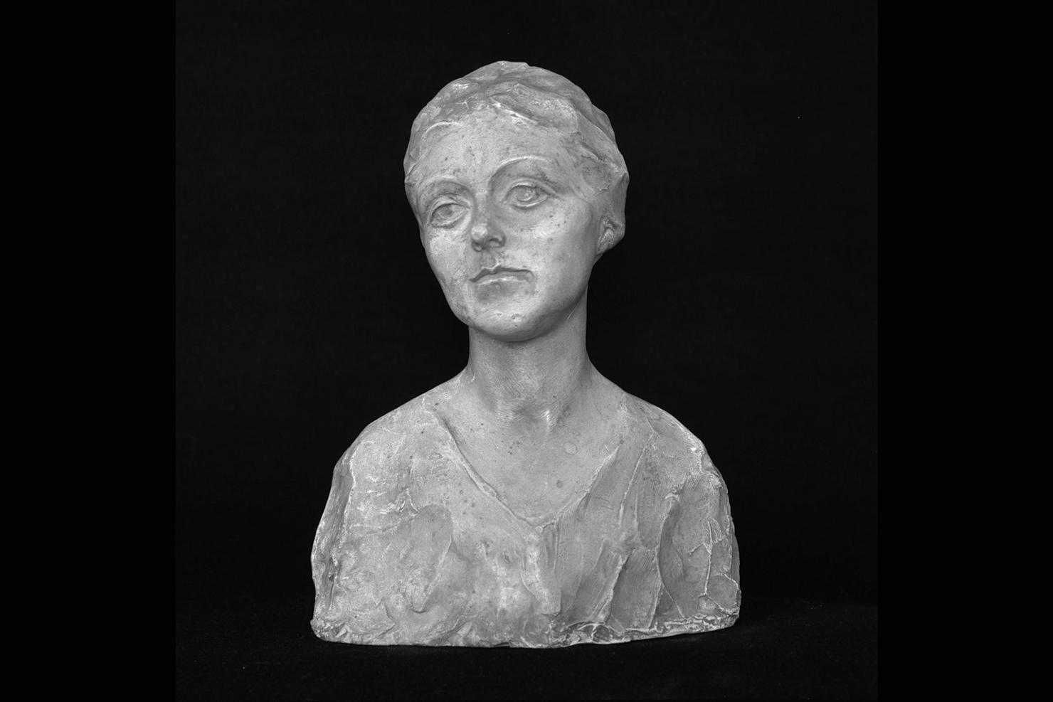 Sartina torinese, busto femminile (scultura) di Gera Uno (sec. XX)
