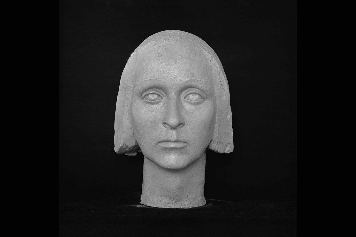 testa femminile (scultura) di Gera Uno (sec. XX)