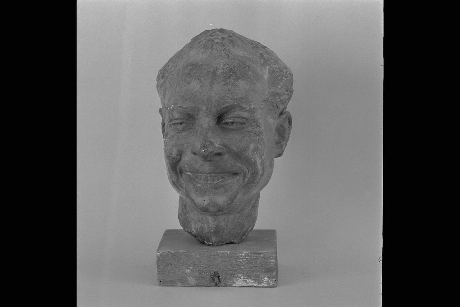 testa d'uomo (scultura) di Gera Uno (sec. XX)