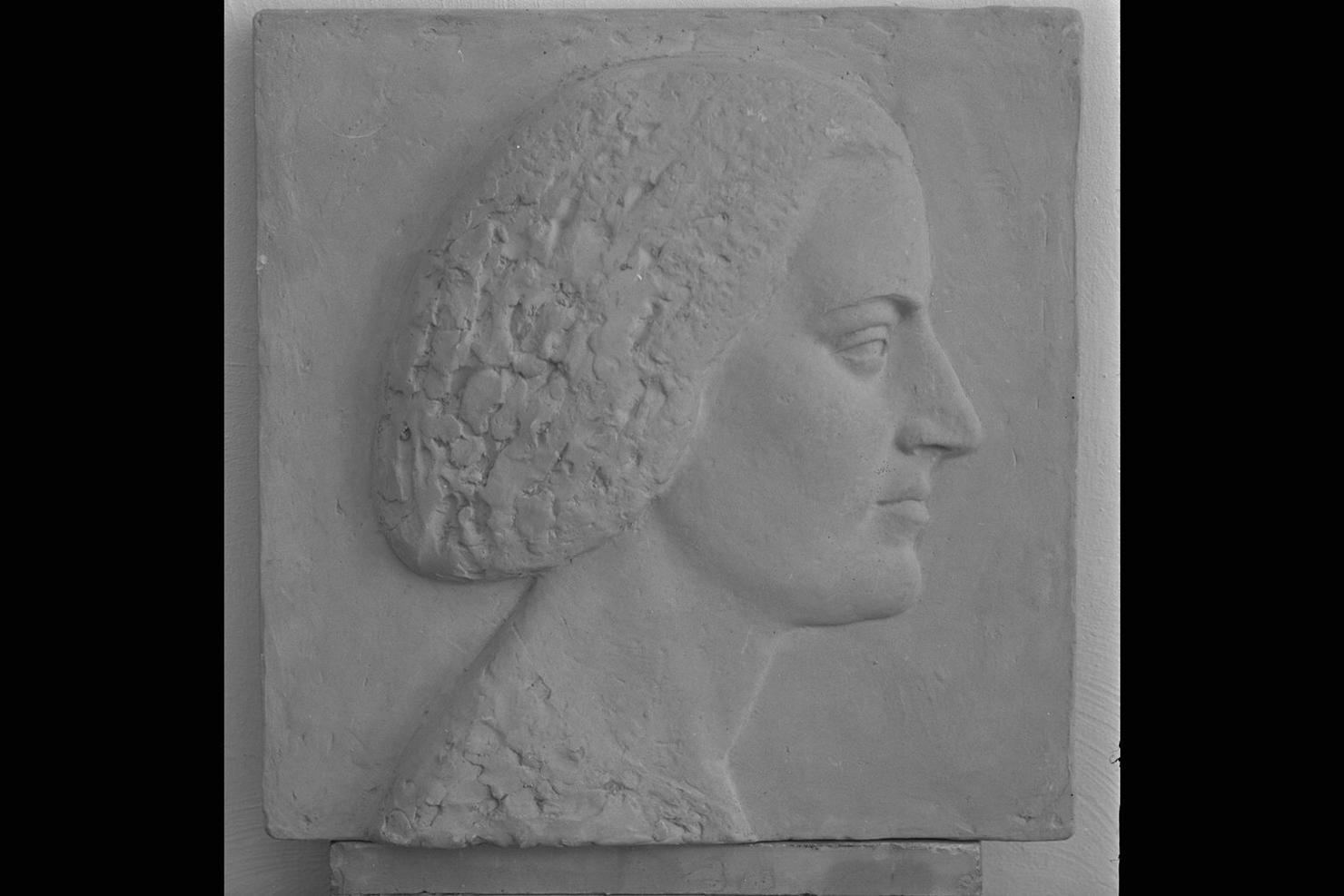 ritratto di Teresa Brani (rilievo) di Gera Uno (sec. XX)